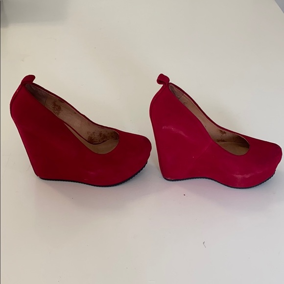 Red wedge - Picture 2 of 3